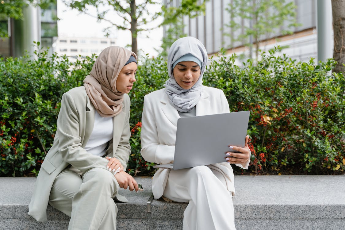 Muslim Women Talking