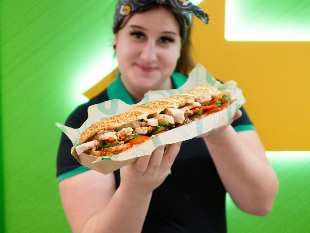 Sandwichkunstner med kyllingestrimler Sub