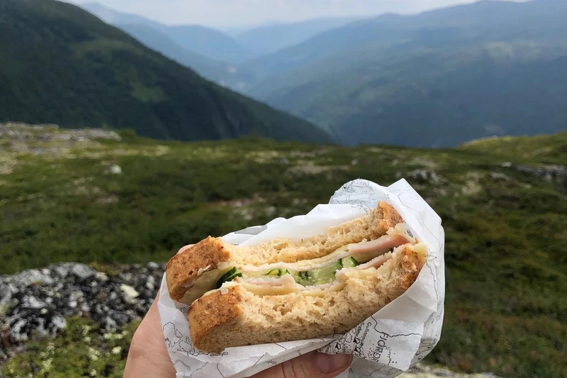 Stomach-friendly food for hiking