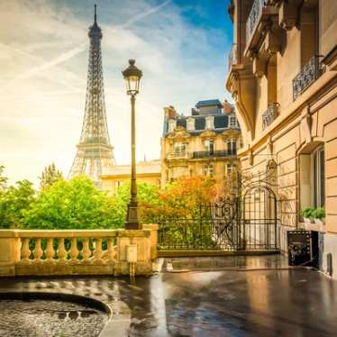 Paris, Eiffel Tower, street scene