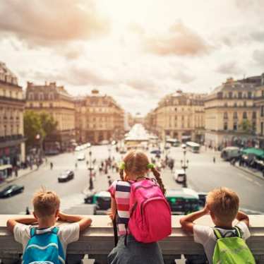 Paris - Kids looking out