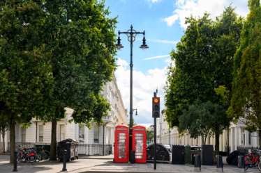 London - Frühling in London - Straßenwinkel - Telefonzelle