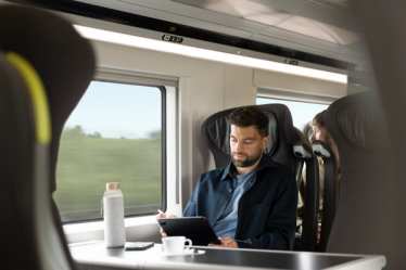 Delta - man on board Eurostar on his tablet - Brand image