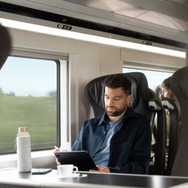 Delta - man on board Eurostar on his tablet - Brand image