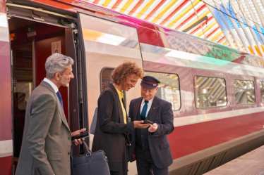Train - Liège - Station - Customers and staff - Boarding