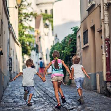 Kids running in Paris