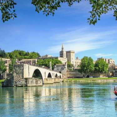 A view of the Pont Saint-Bénézet in Avignon on a sunny day.