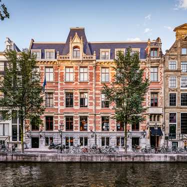 The red brick façade of the Hoxton hotel in the Grachtengordel district