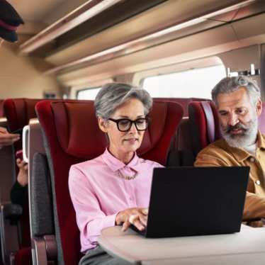 Delta - Thalys library - passengers on board - Comfort - on computer