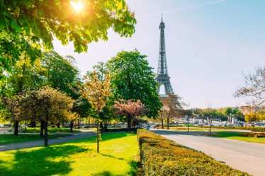 Paris - Eiffel Tower - Sunshine