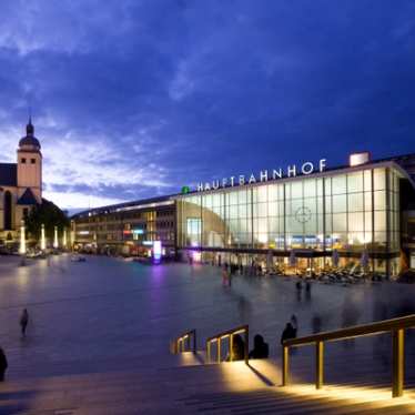 Cologne square and Hauptbahnhof at dusk.