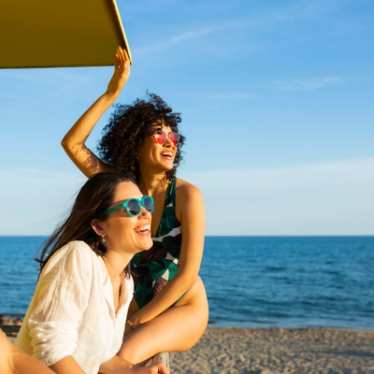 Eurostar Sun - people on the beach