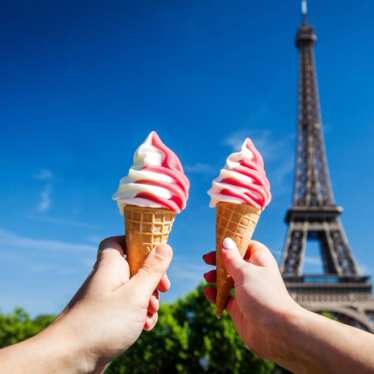 Paris summer - Eiffel tower - ice cream