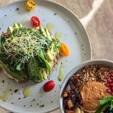 Breakfast food in Bruges photographed from above.