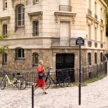 Lady walking in the street - Paris