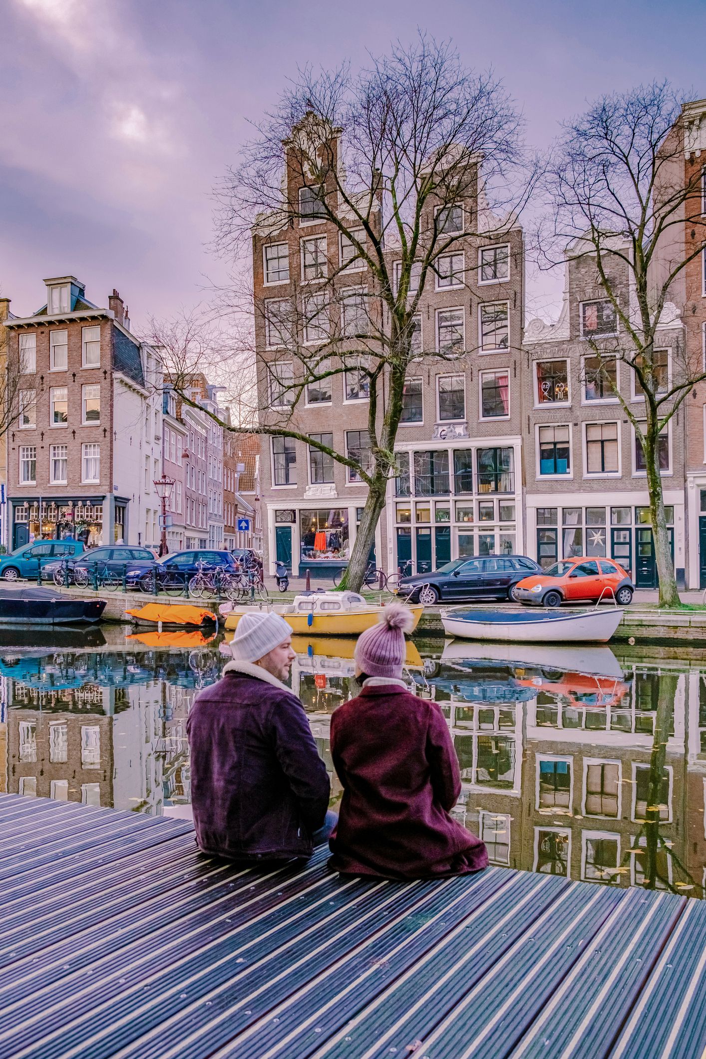  Amsterdam dutch canals , couple visit dutch canals during city trip in Amsterdam, men and woman on city trip in Amsterdam Netherlands