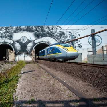 Channel tunnel linking the UK and France