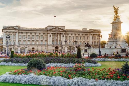 The sun shining on Buckingham Palace on a spring day.