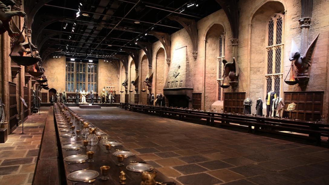 The great hall - visit the Harry Potter studio - large banquet-style table