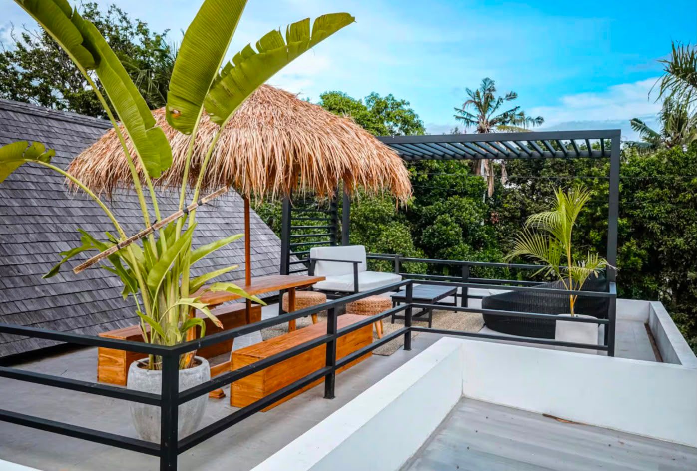 Rooftop terrace seating under the pergola