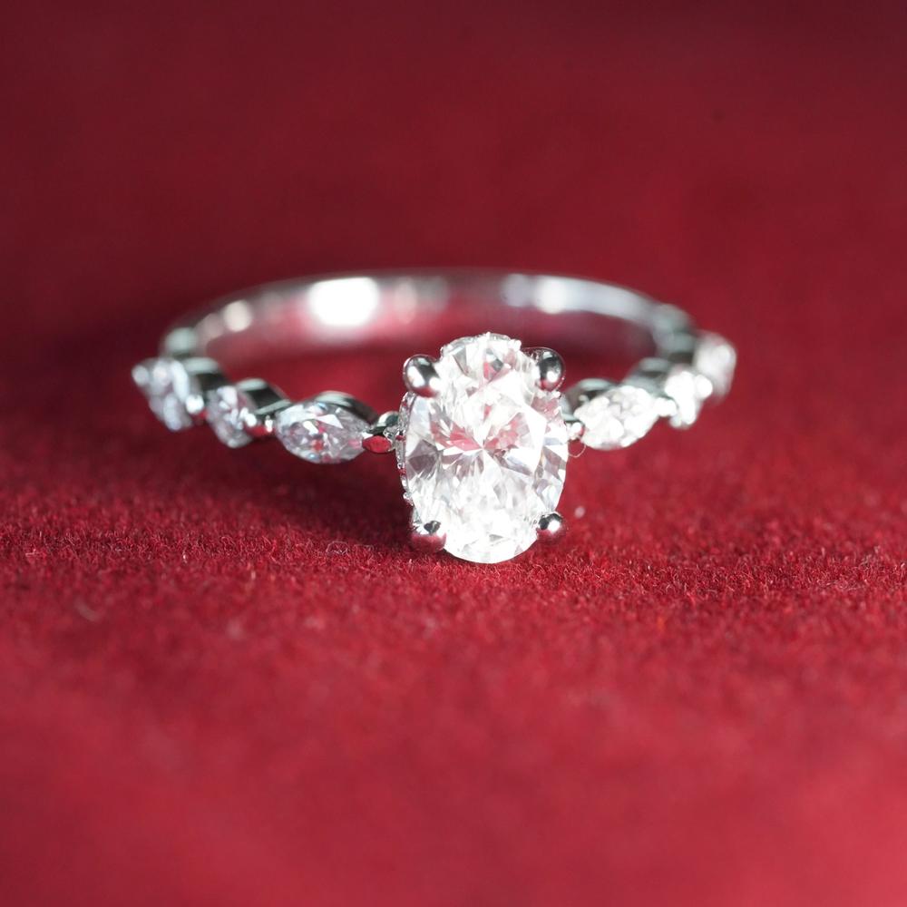 แหวนเพชรผู้หญิงทรง Oval Lab grown 1ct