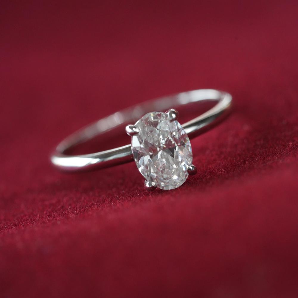แหวนเพชรผู้หญิงทรง Oval Lab Grown 1ct