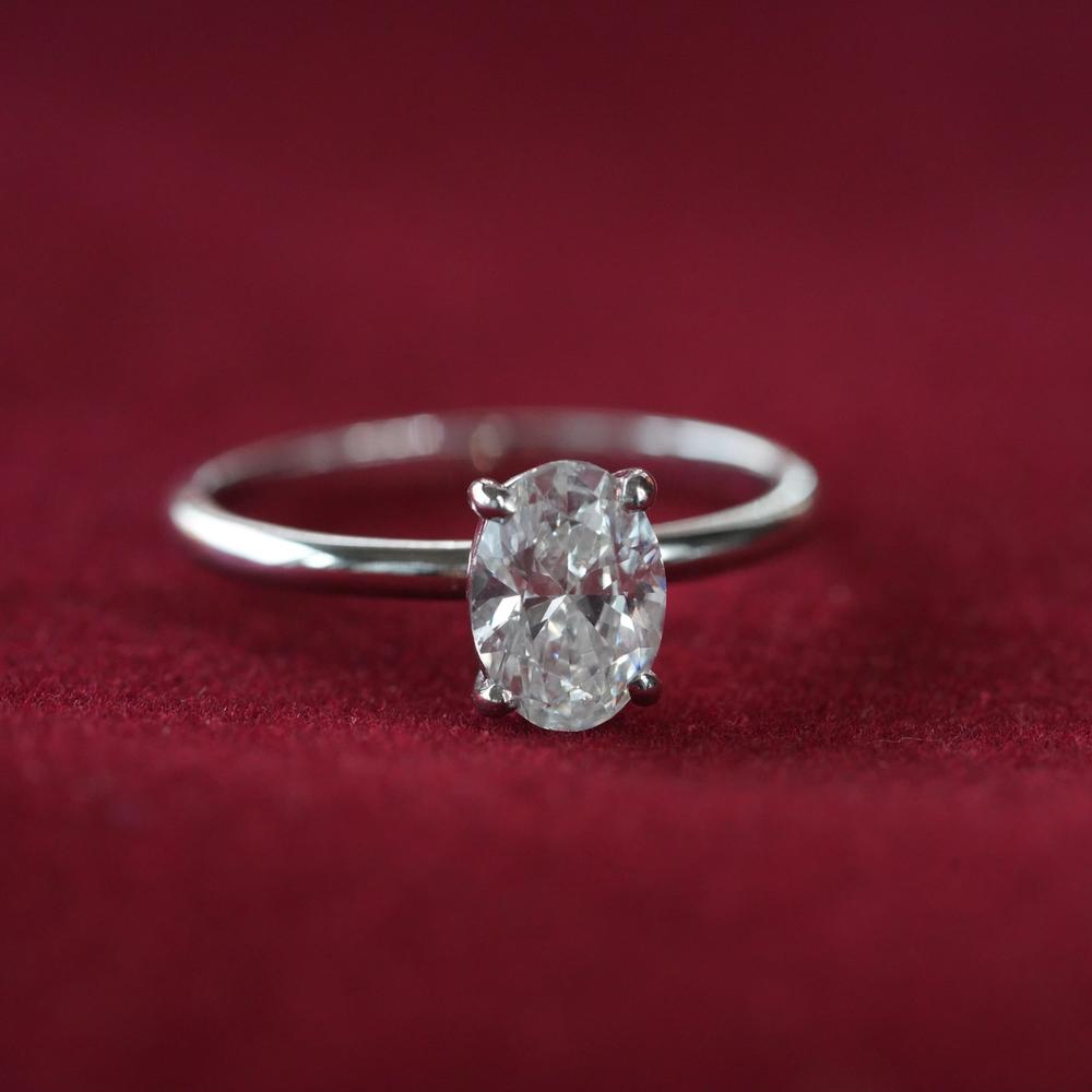 แหวนเพชรผู้หญิงทรง Oval Lab Grown 1ct