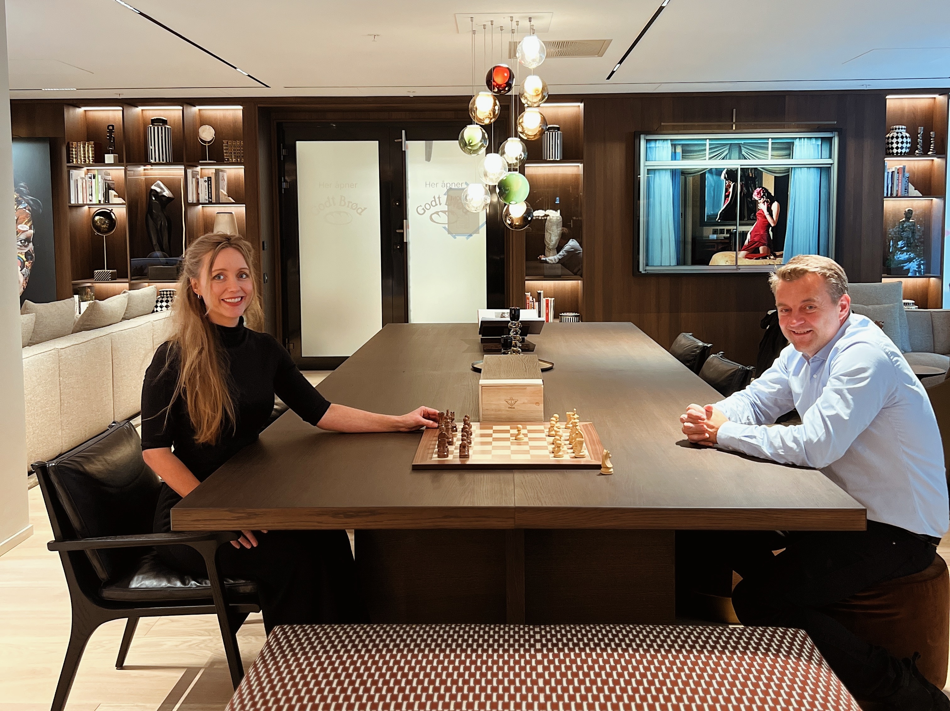 Interiørarkitekt Cathrine Nordhus og eiendomssjef Harald Thoresen.