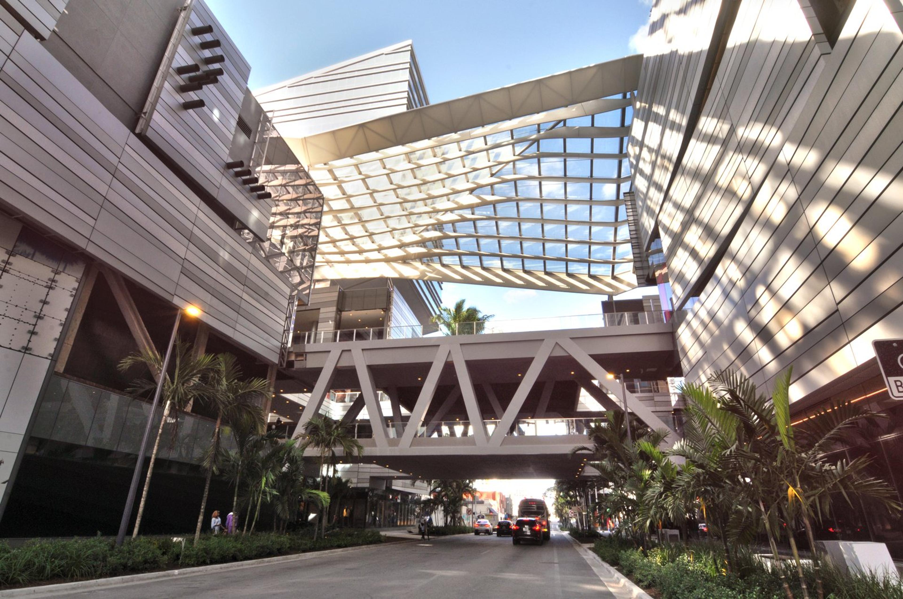 InstaMall brings same-day fashion delivery to five South Florida shopping hubs