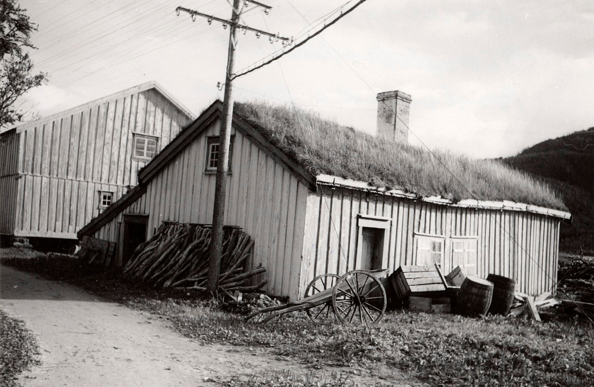 Hus med torvtak på Kjerringøy i 1948