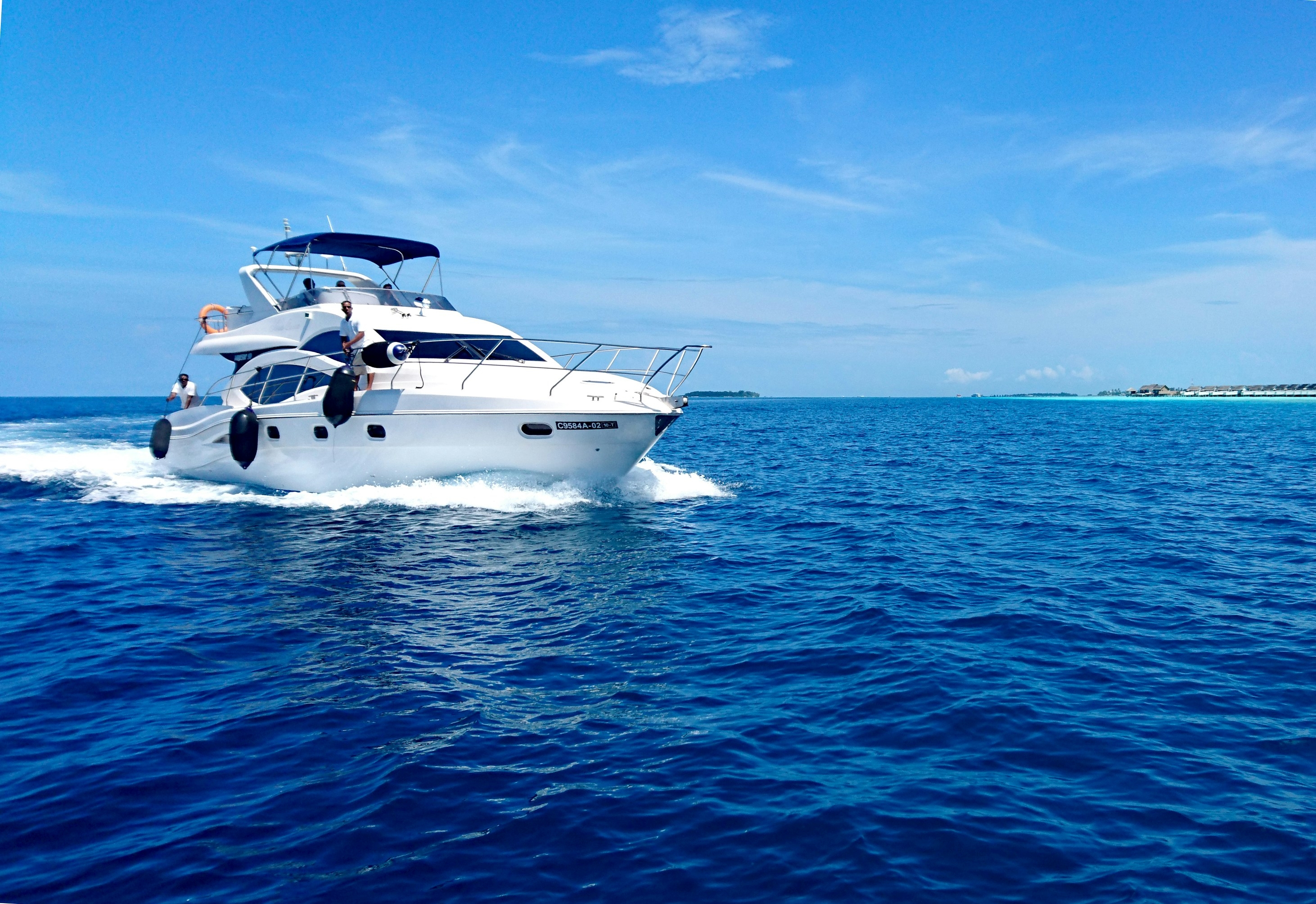 Image Boat on open blue water highlighting Memorial Day BUI arrest risks near Peanut Island and Palm Beach County waterways.