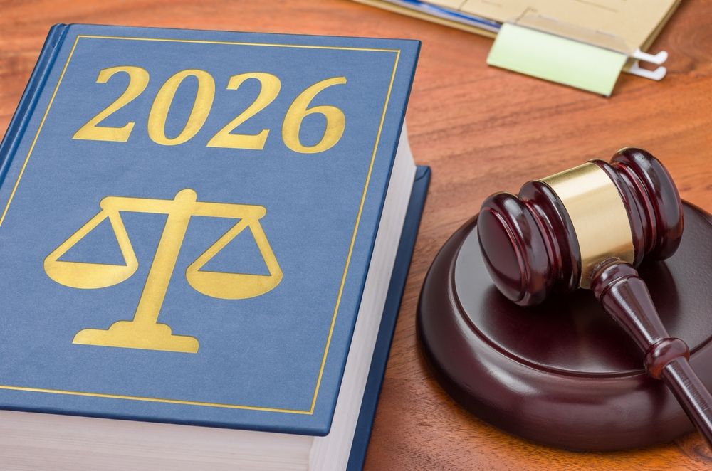 A 2026 Florida legal guidebook featuring a gold scales of justice icon next to a dark wood judge's gavel, representing new criminal law updates in South Florida.