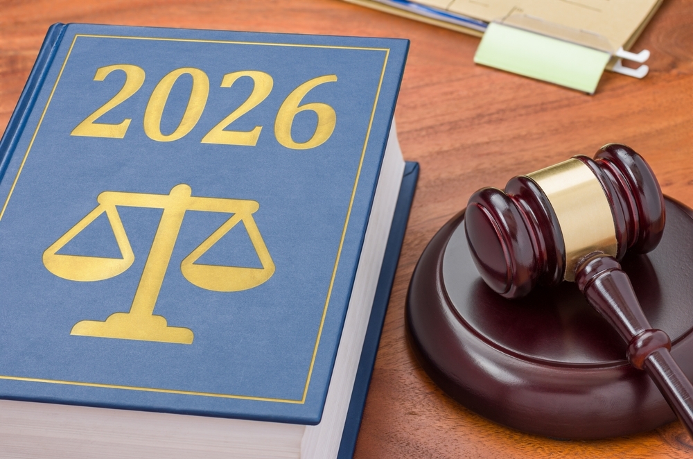 Image A 2026 Florida legal guidebook featuring a gold scales of justice icon next to a dark wood judge's gavel, representing new criminal law updates in South Florida.