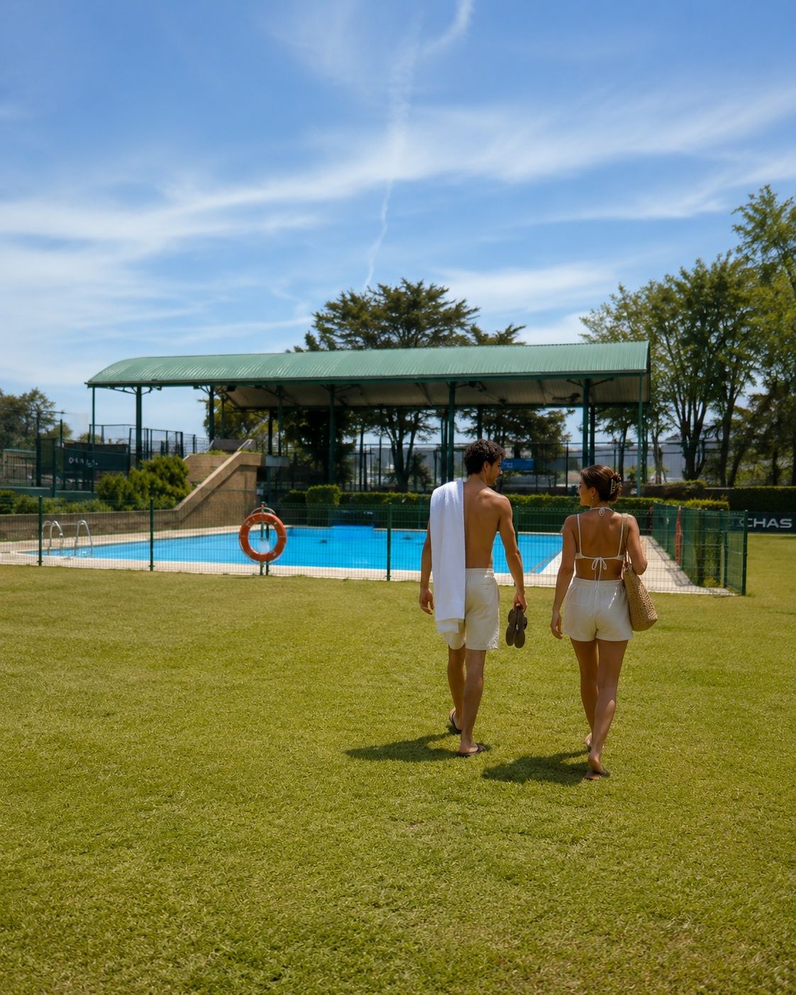 Pareja en la piscina CHAS