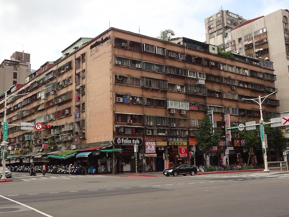 An old walk-up apartment building at the corner of Da'an Road and Xinyi Road in Taipei