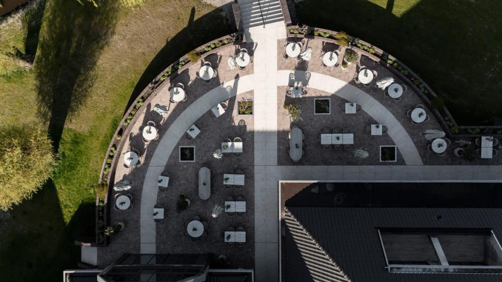 Tegelwerk bij Van der Valk Hotel Volendam — foto 1