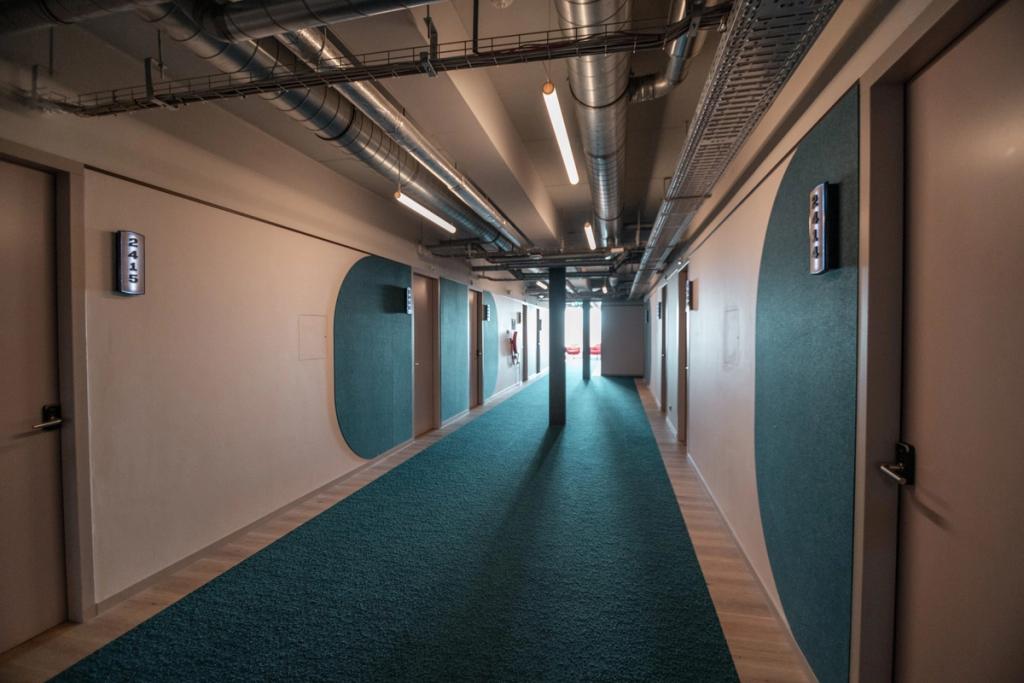 Tegelwerk bij The Social Hub Amsterdam City — foto 1