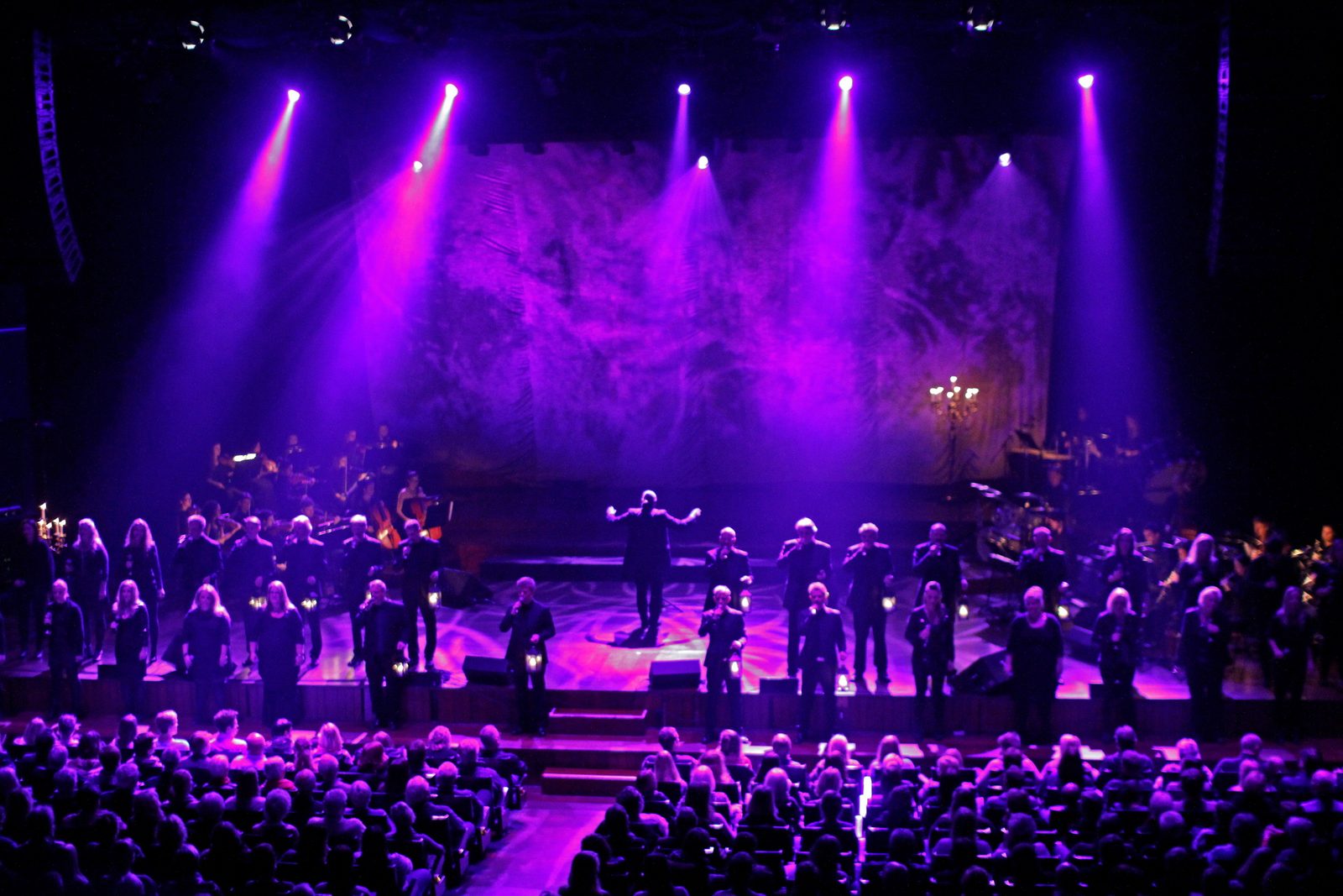 The Real Choir samlet til gruppebilde