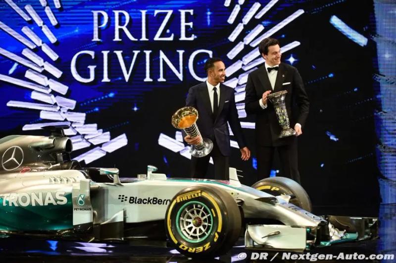 LED visuals that brought the thrill of motorsports awards to life.