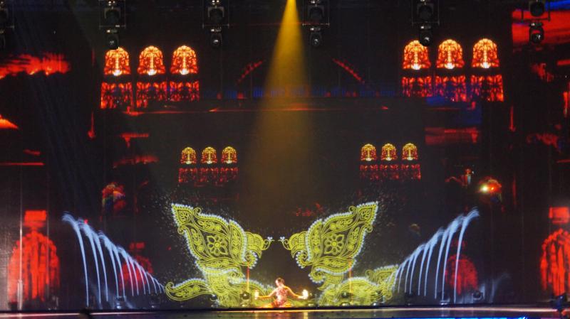 First-ever use of hologauze screen projections on ·Indian television for a live event