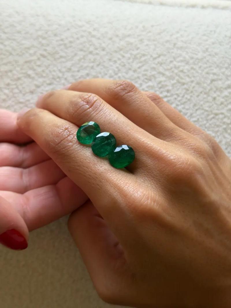 Comparing colour by hand