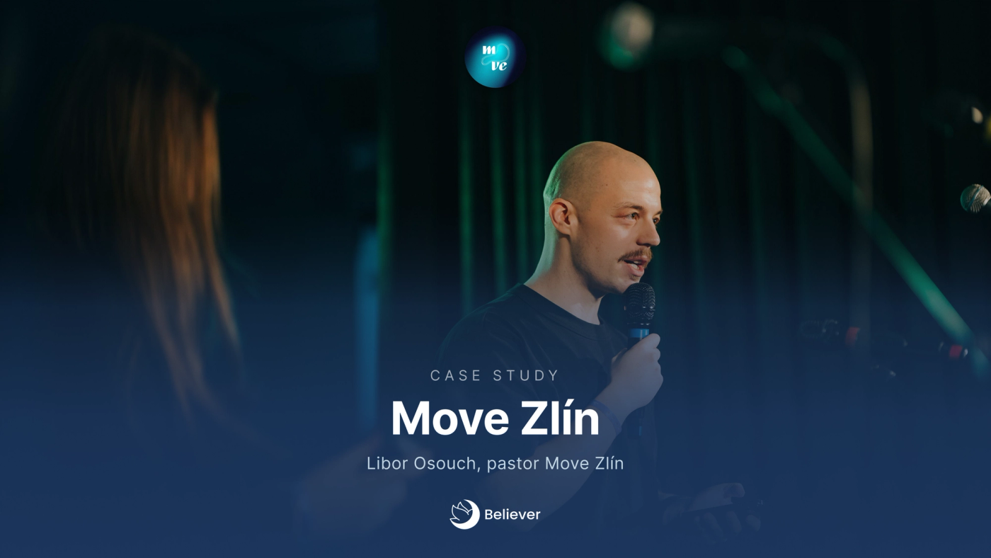 Case study Move Zlín — Libor Osouch, pastor Move Zlín, na bohoslužbě s mikrofonem