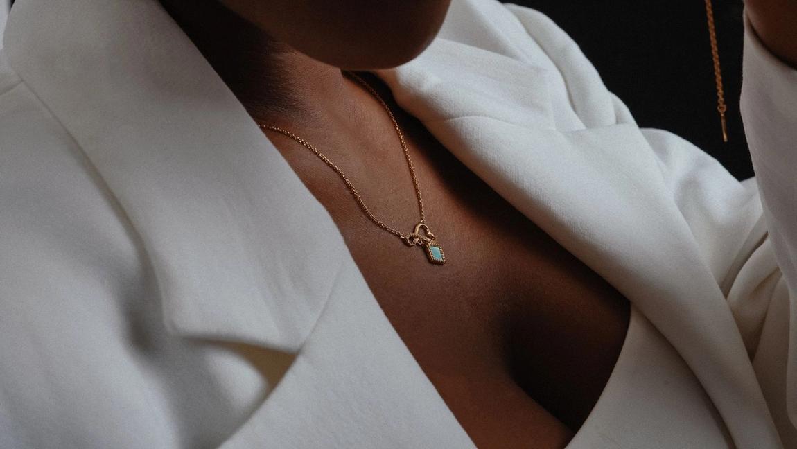 The Quiet Rise of Wearable Faith: How a Tiny Bible Became a Cultural Phenomenon