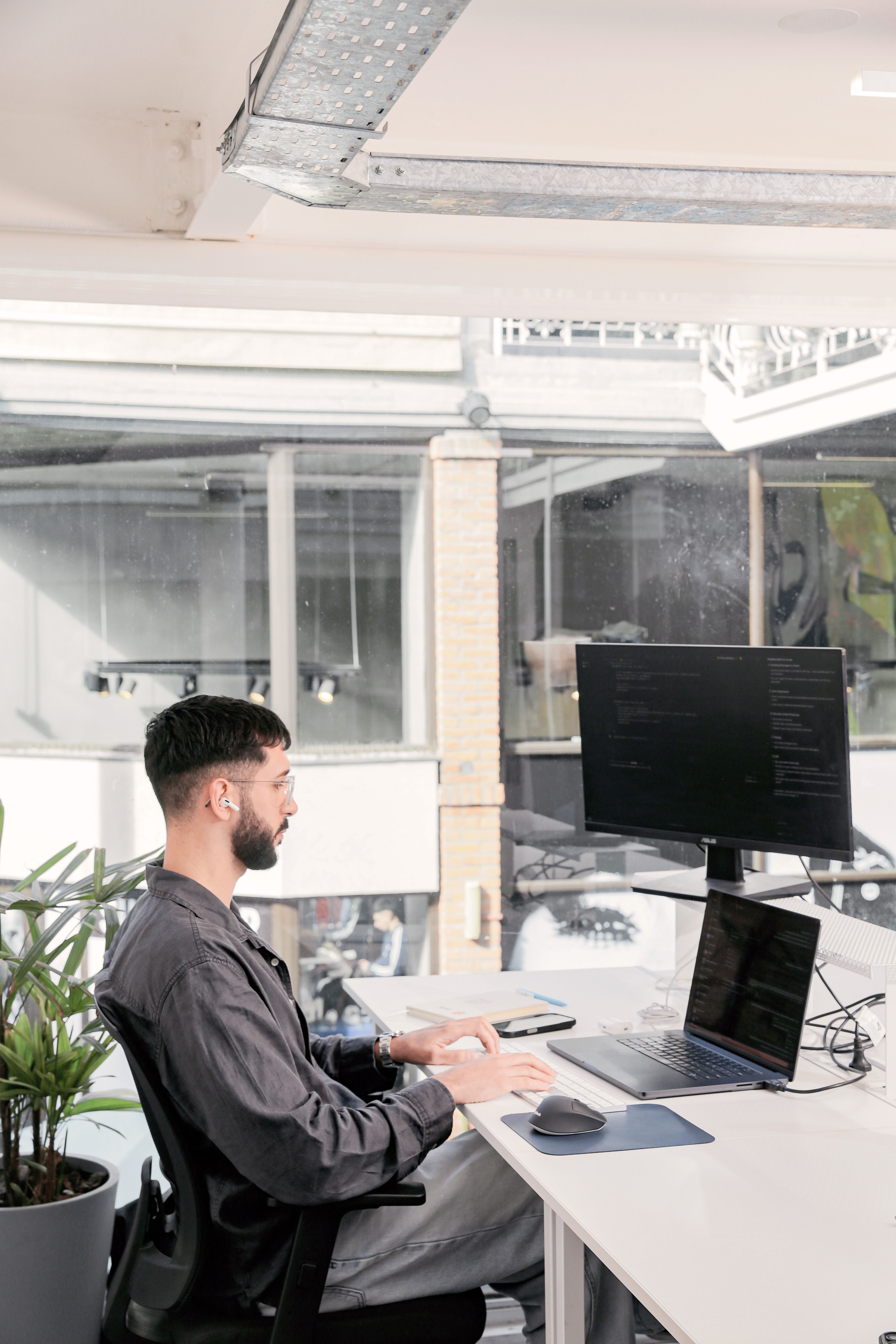 How to Hire and Manage an AI-Native Engineering Team | Howdy