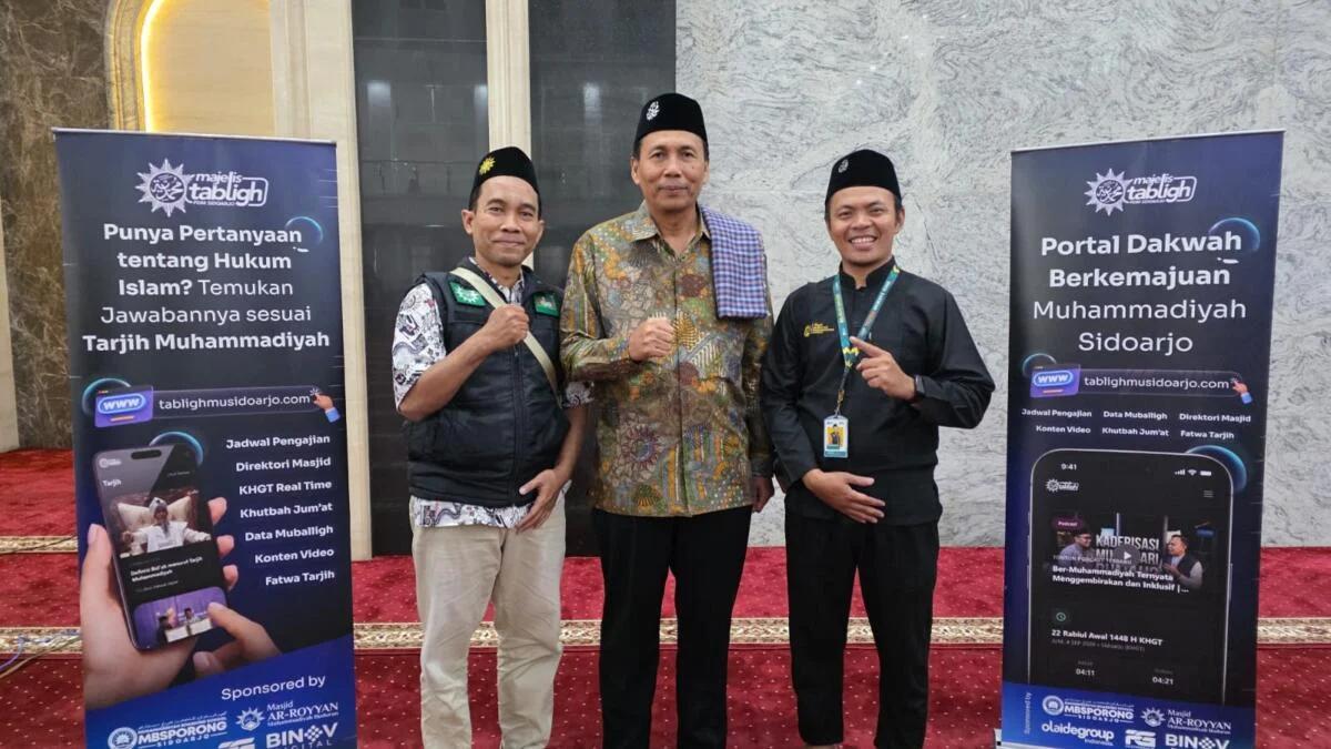 Pemateri Dr. H. Muhammad Ziyad, MA bersama Dani dan Bayu Tim Dakwah Digital MT PDM Sidorjo / PWMU.CO