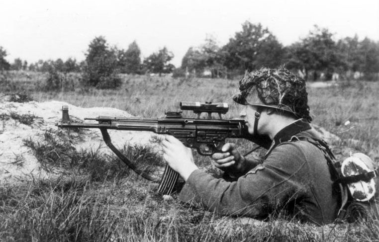 Soldier using a scoped StG 44 — Allied ordnance officers examined captured examples and recognized the tactical advancement they represented