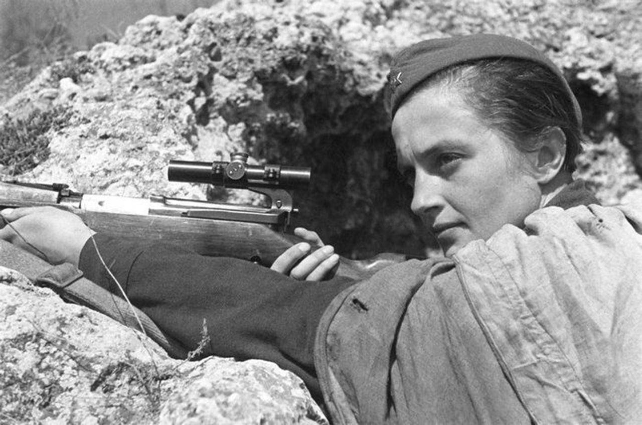 Lyudmila Pavlichenko in a trench — the Soviet sniper who finished the war with 309 confirmed kills, the verified record of any female sniper in history