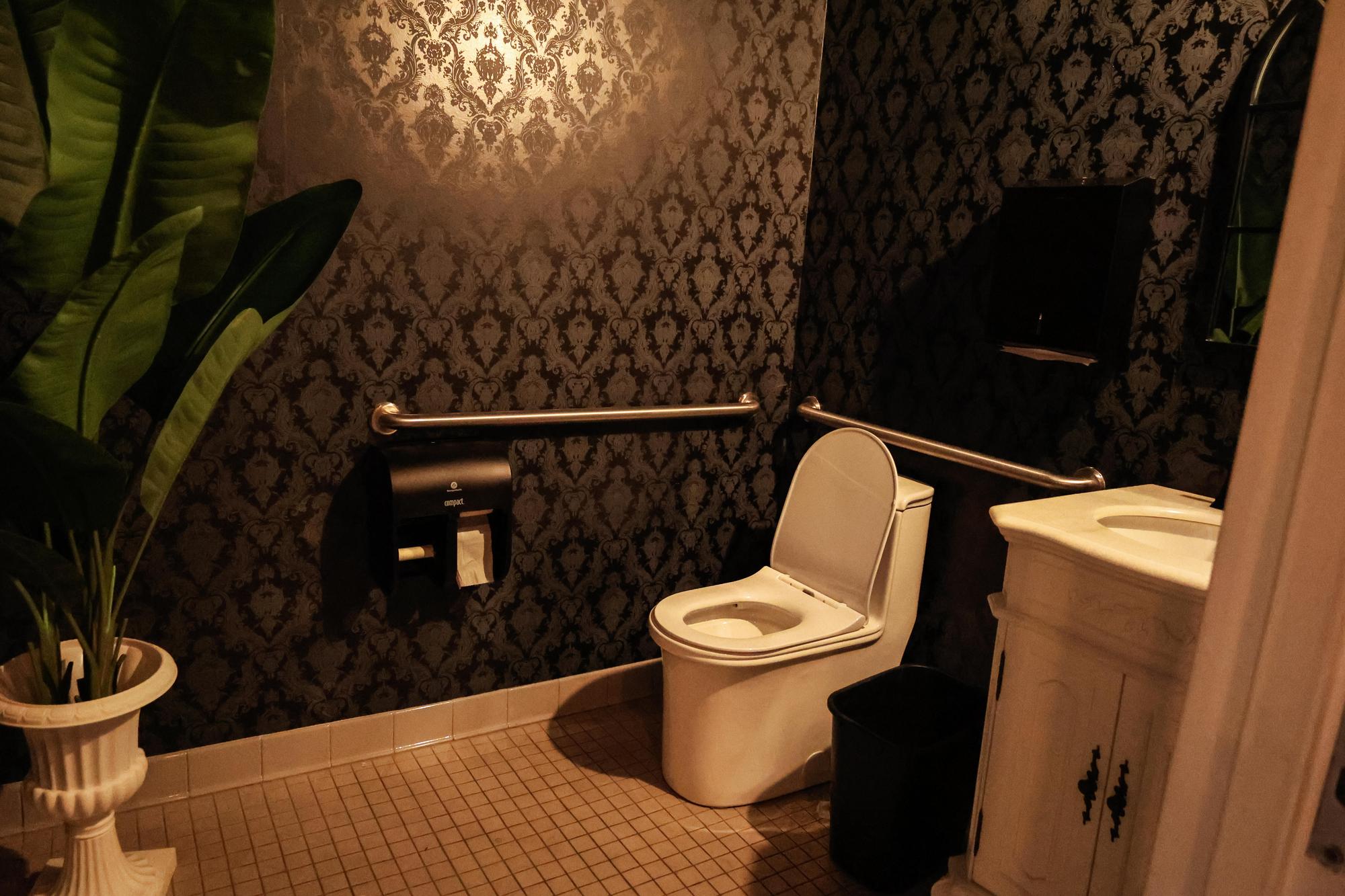 One of the four bathrooms