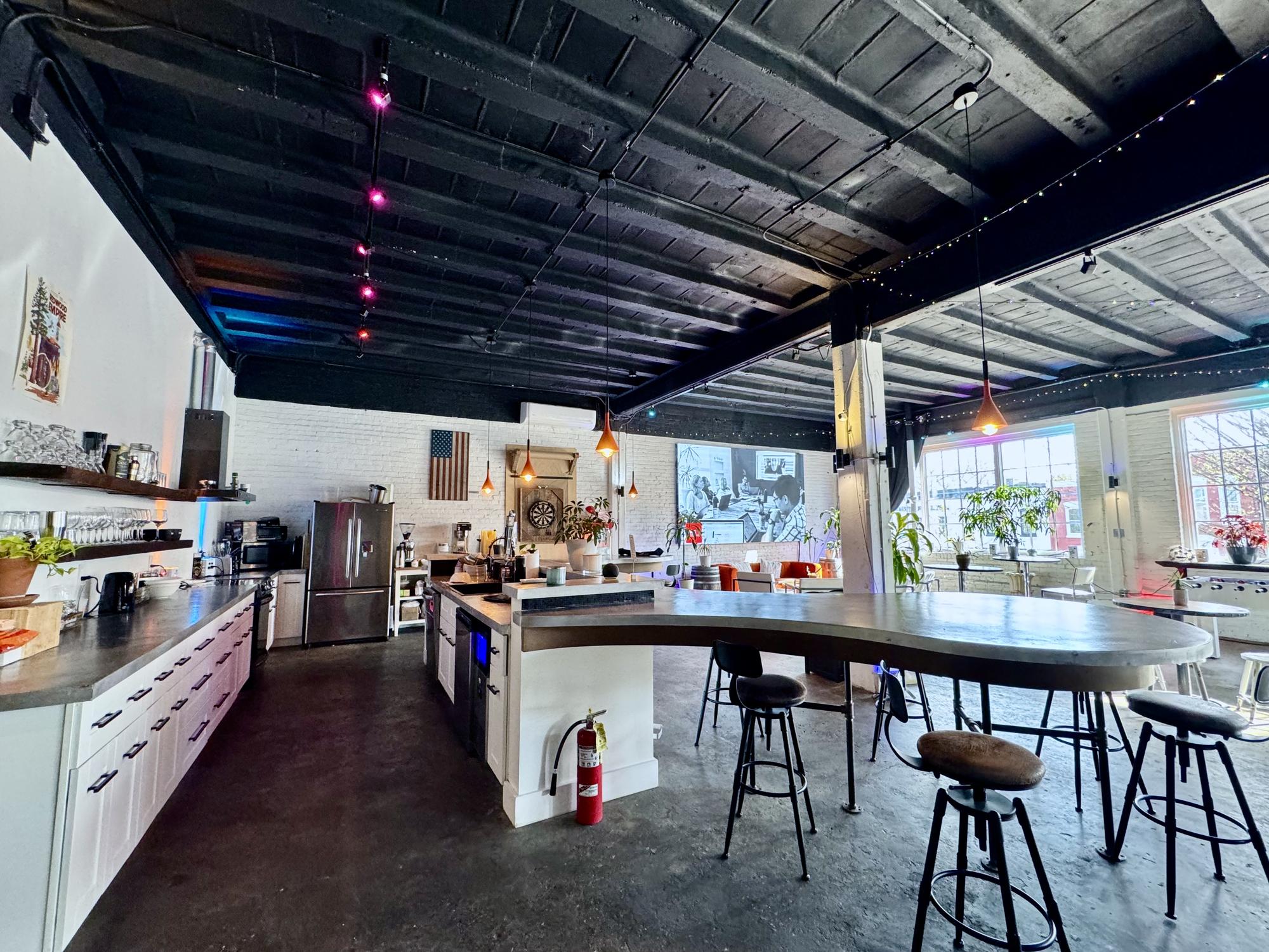 Full kitchen and bar