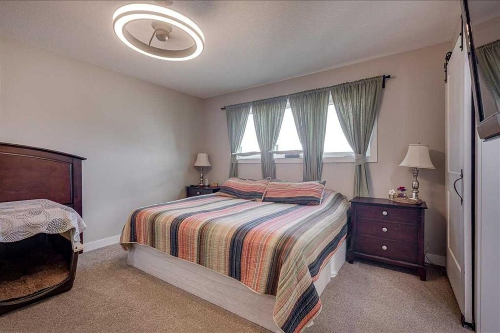136 12 Avenue NE - Photo 2